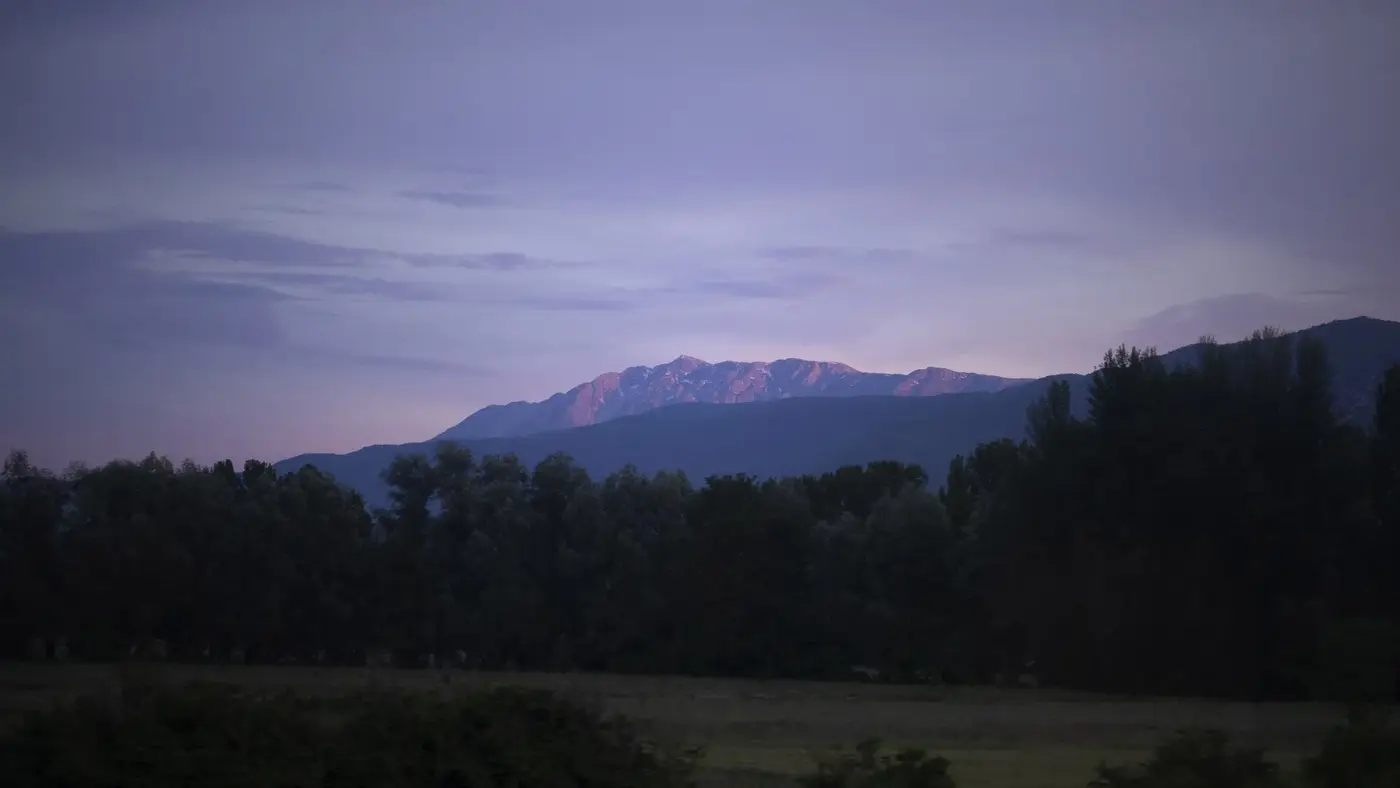Le montagne dell'Abruzzo che circondano le coltivazioni Veridia